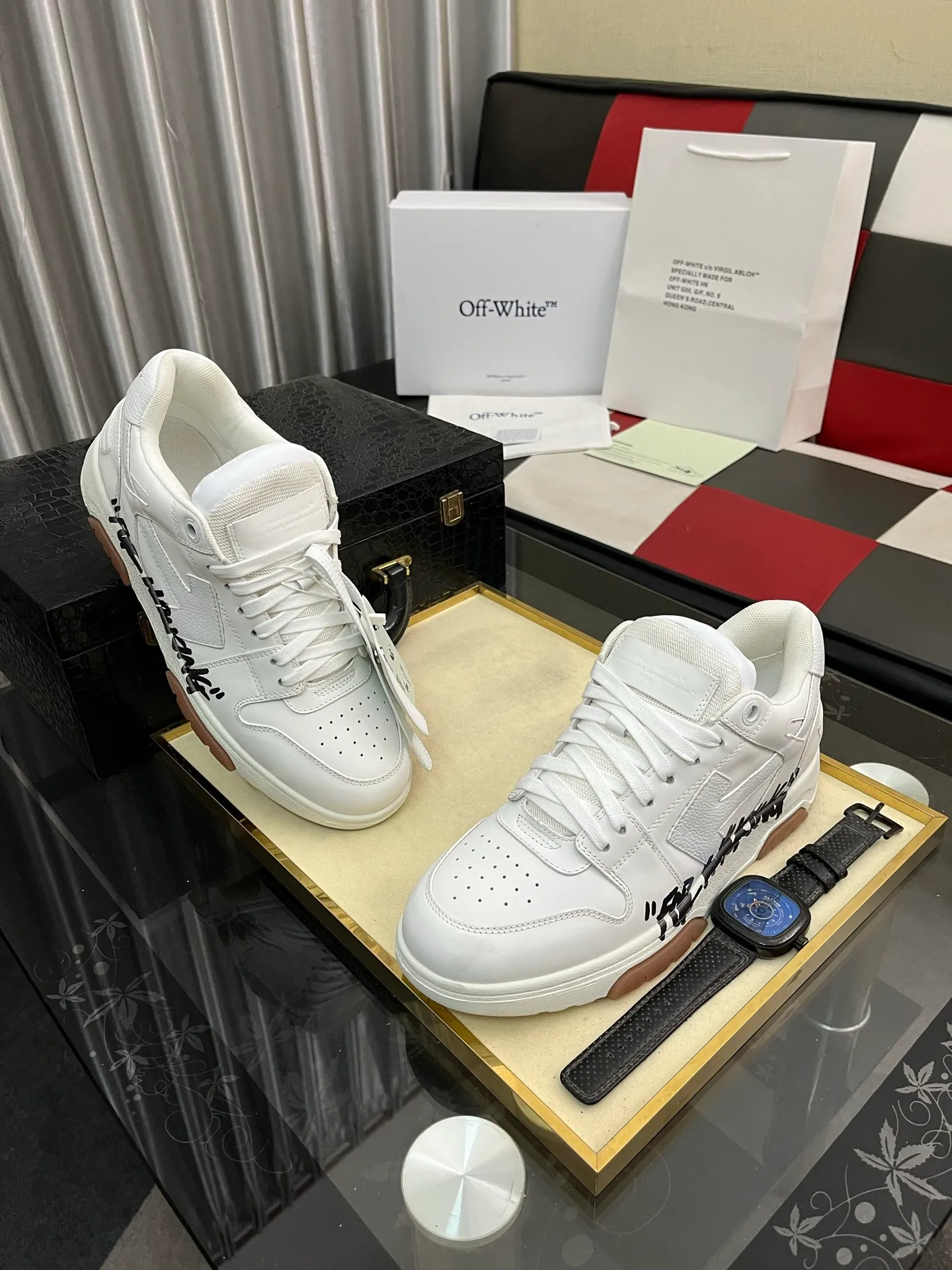 Men's shoes 💰600⌚️⌚️ OFF-White C/O VirGil Abloh fashionable and versatile casual shoes. Exclusive first release of the new model. Made of environmentally friendly cowhide leather and mesh fabric upper material. The insole is embedded with foam cushioning EVA material. The correct midsole is equipped with EVA lightweight cushioning. External tooth nail rubber outsole. The correct accessories can be customized simultaneously. Women's model: 35-40 Men's model: 39-45